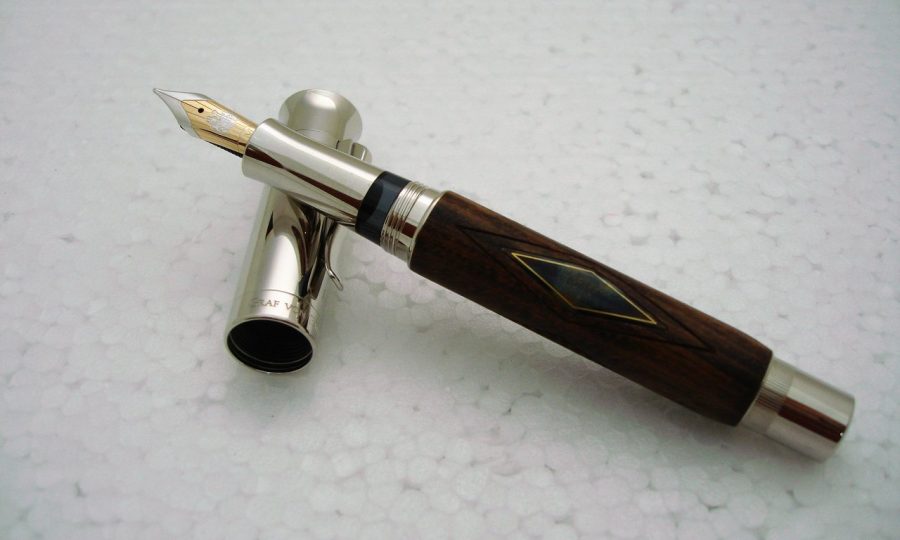 Estilográfica de Madera de Nogal Graf von Faber-Castell – Pen of the Year 2010