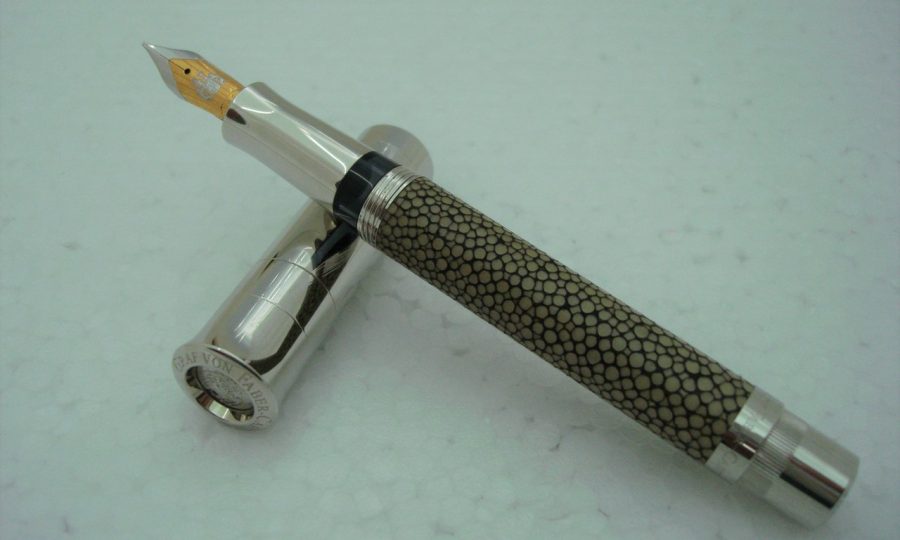 Estilográfica Galuchat Graf von Faber-Castell – Pen of the Year 2005