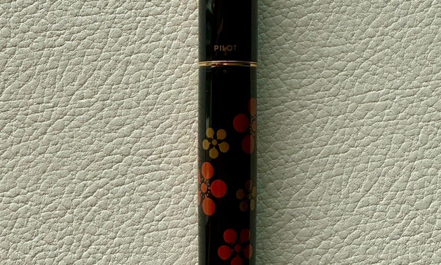 Estilográfica Pilot Maki-e “Flower” – Japón, años 60‑70