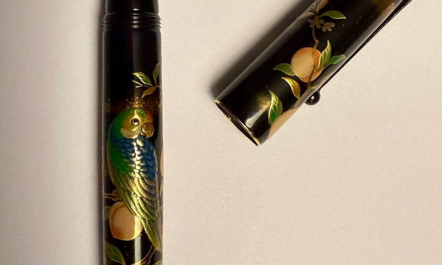 Namiki Yukari Royale “Parrot with Peach” el «Papagallo»